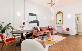 Estery Colourful Luxury Apartment